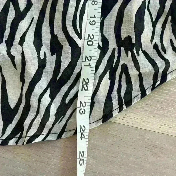 Free people Ciara zebra button down shirt blouse sz XS EXTRA SMALL - Picture 9 of 9